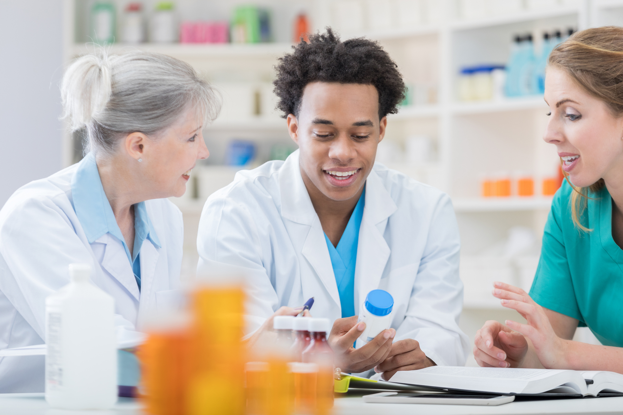 A Day In The Life Of A Pharmacy Technician CareerStep